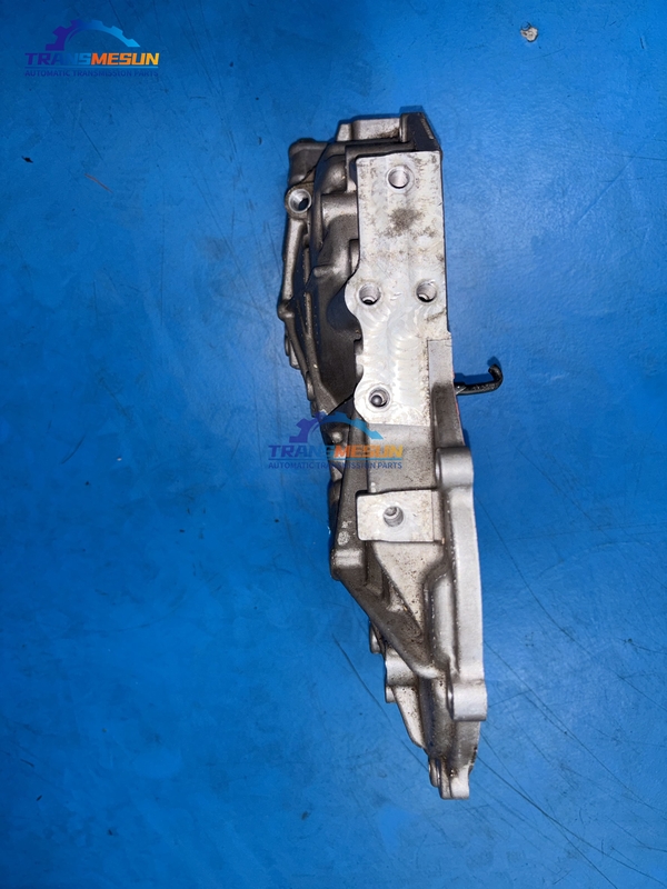 K114 CVT 변속기 하우징의 후면 커버에는 5개의 고정 구멍이 있으며, 이는 2019년형 토요타 C-HR에 적합합니다.